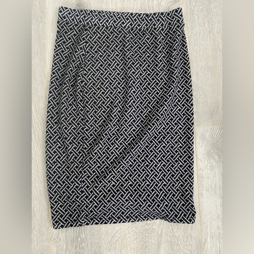 LA HEARTS PENCIL SKIRT 💟 - Picture 2 of 3